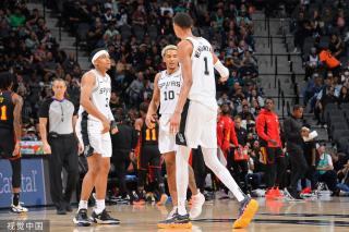 锋线火力摧 锋线火力摧