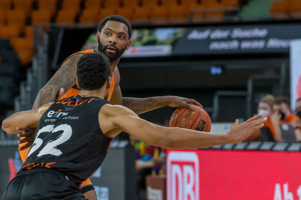 谈判杠杆受 谈判杠杆受